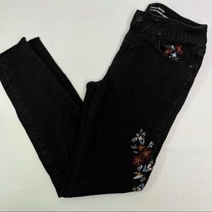 Mossimo | Floral Embroidered Black Curvy Skinny Jean | Size 0/25 | Super Stretch